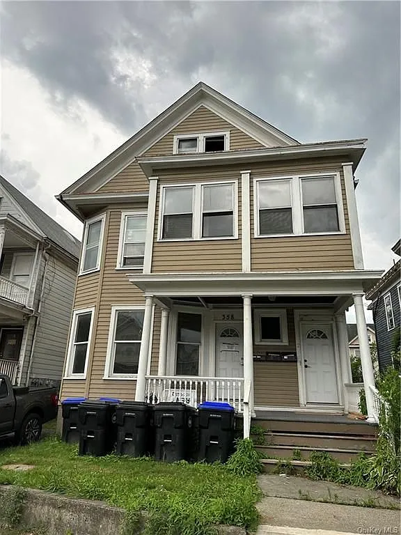 3 bed, $2,400 — Photo 1