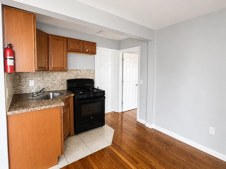 935 S 20th St #3 — Photo 2
