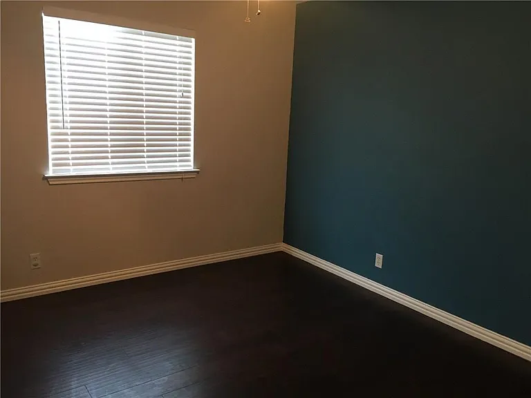 312 Estate Dr — Photo 11