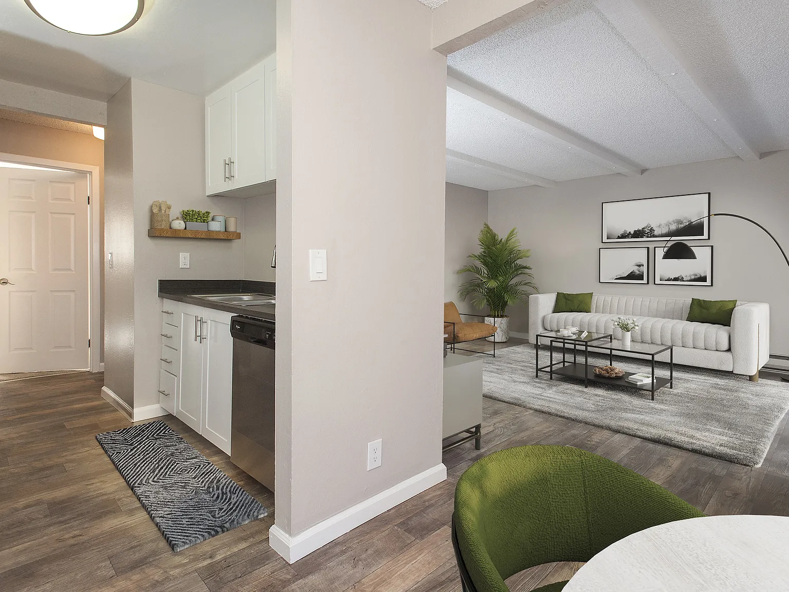 Shadow Oaks Apartment Homes — Photo 2