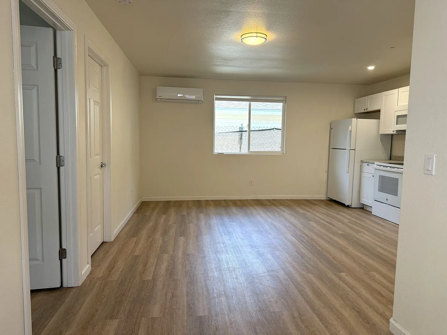 2 Bed / 1 Bath Apartment in Town Fully Remodeled — Photo 2