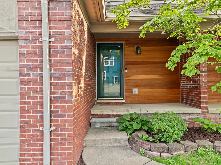 1927 Dorchester Ct — Photo 7