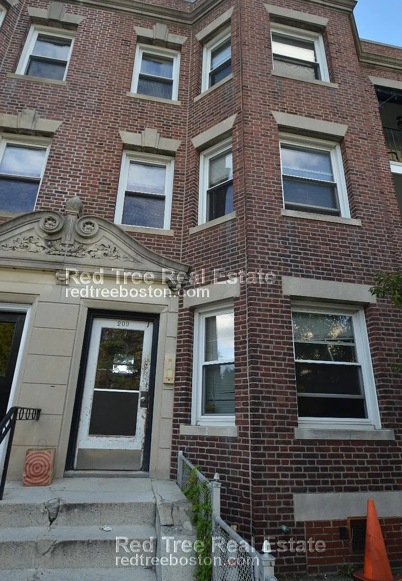 4 bed, 1900 sqft, $6,000 — Photo 3