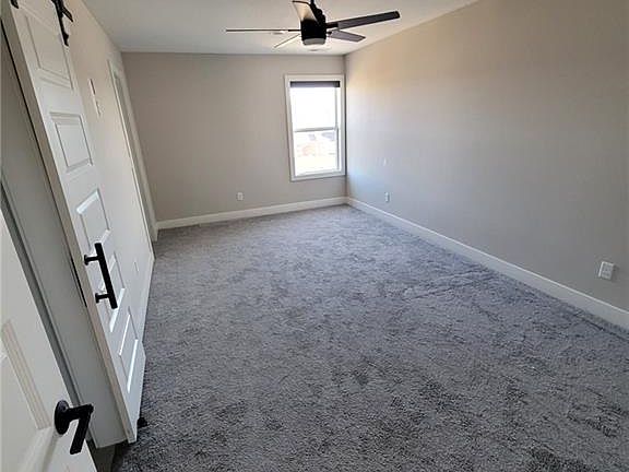 5th image of 408 NE Greenview Dr
