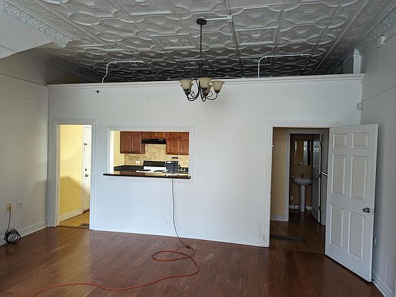 5th image of 1825 W Cortland St #1F