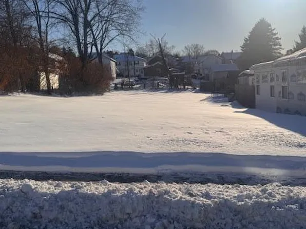 658 Sanderson St, Throop, PA 18512