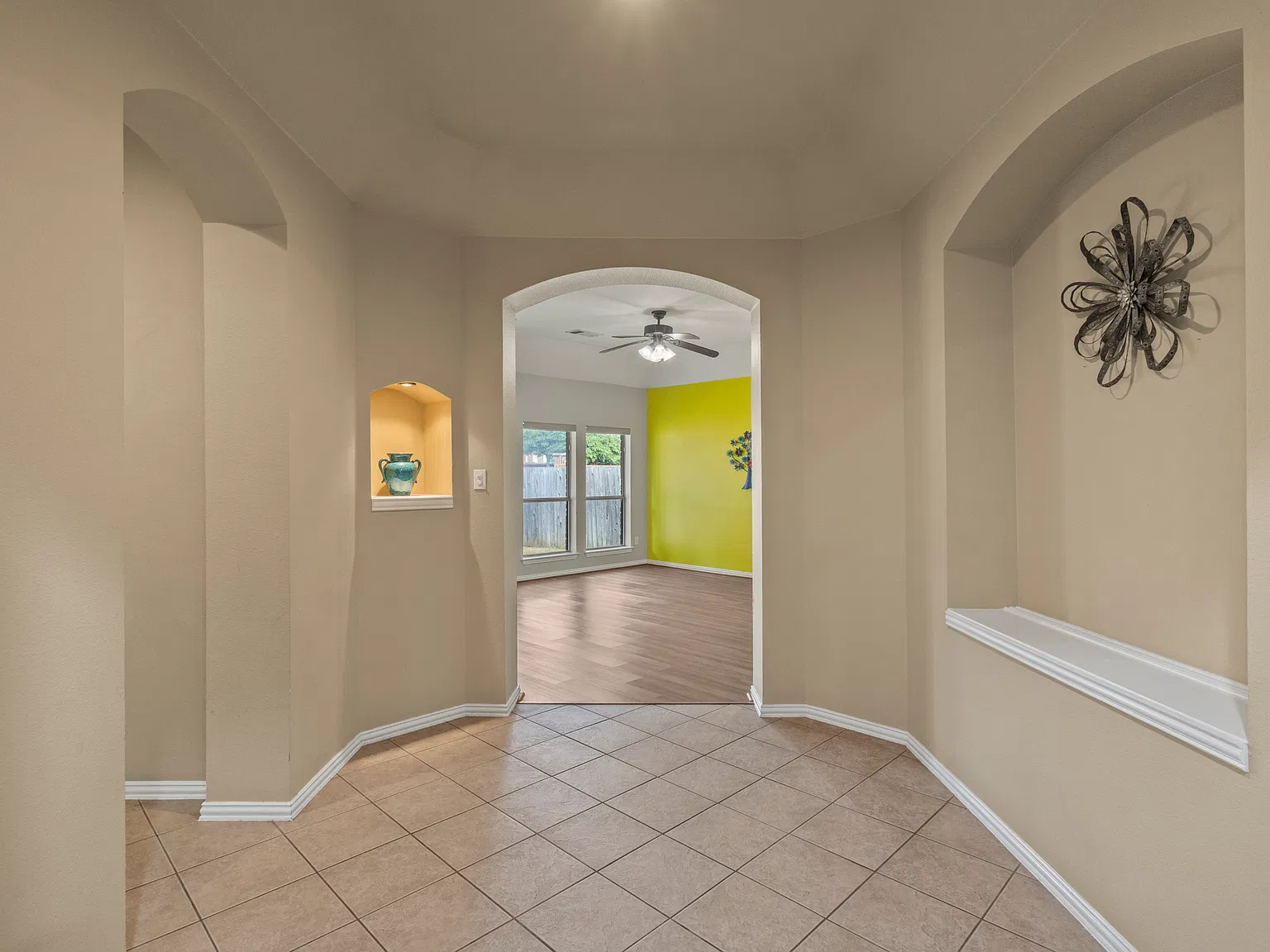 3 bed, 2118 sqft, $2,600 — Photo 3