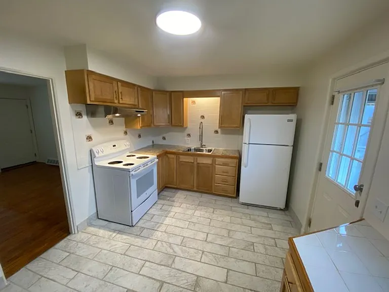 2112 Fulton Rd NW — Photo 6