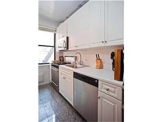 Rented by Douglas Elliman | media 23