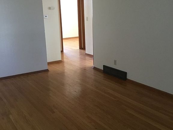 3rd image of 2307 Skokie Dr