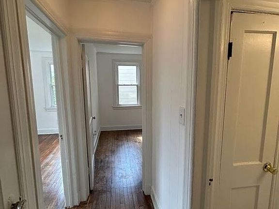 5th image of 3913 Larchmont Ln