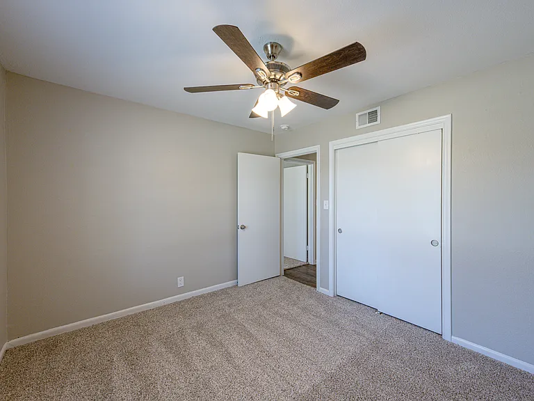 105 Dupont Cir — Photo 31