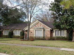 8402 Braesview Ln, Houston, TX 77071