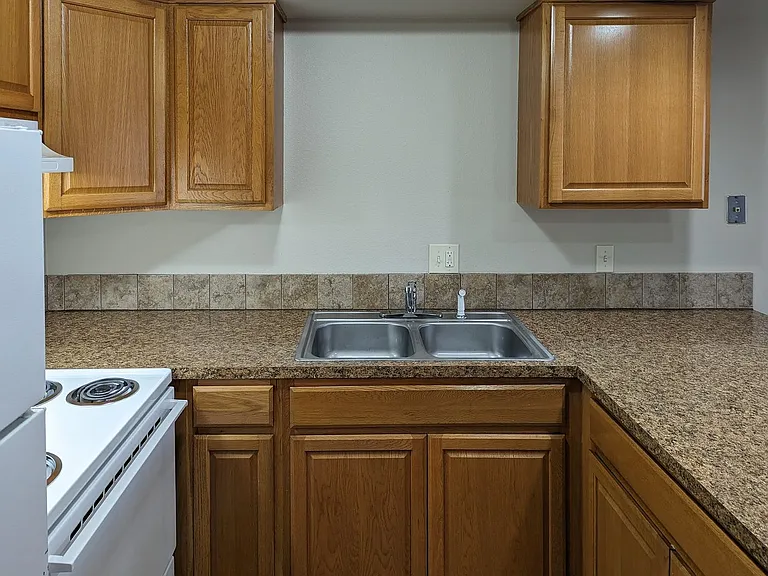 2855 Front 2865 St NE — Photo 25
