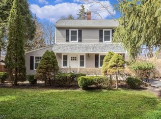22 Maysenger Rd, Mahwah, NJ 07430