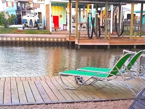 1256 Resort Rd, Crystal Beach, TX 77650