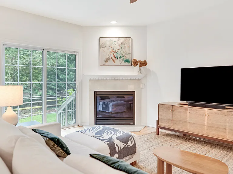 32 Gardiners Ln — Photo 11