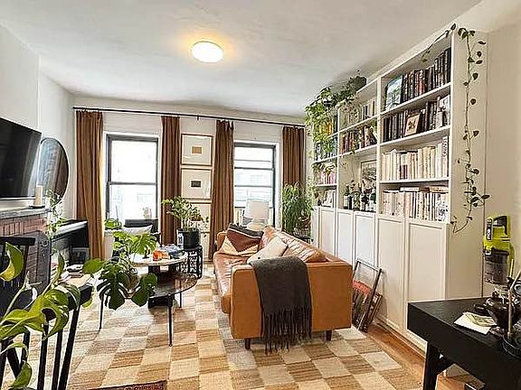 3rd image of 300 E 3rd St #3L