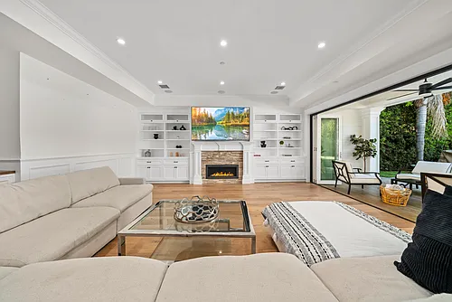 12439 Kling St Photo 1