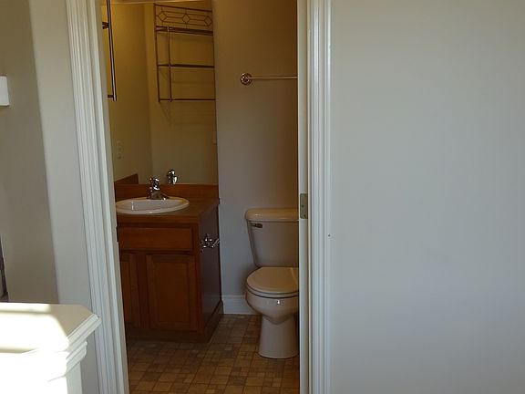Full bath top floor