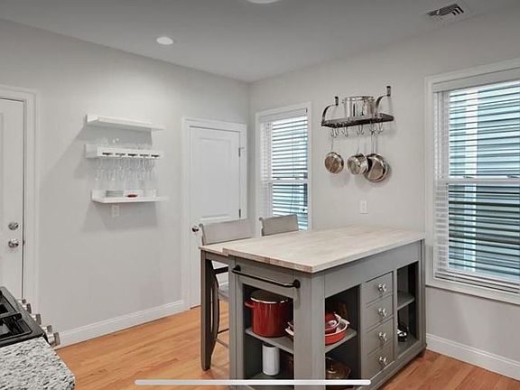 3rd image of 6 Raven St Unit 1
