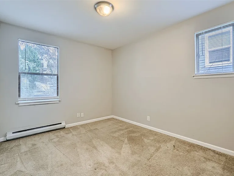 Great location in the vibrant Capitol Hill neighborhood! — Photo 6