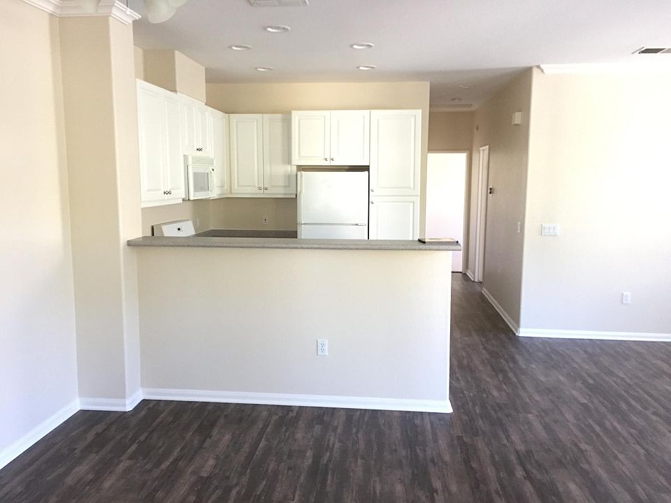 1st image of 12381 Creekview Dr Unit 117