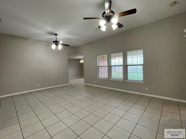 4950 Daffodil Dr #SINGLE FAMILY — Photo 3