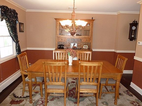 3rd image of 8 Deer Meadow Dr