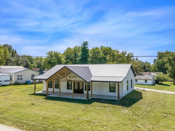 303 E Clay St, Smithton, MO 65350