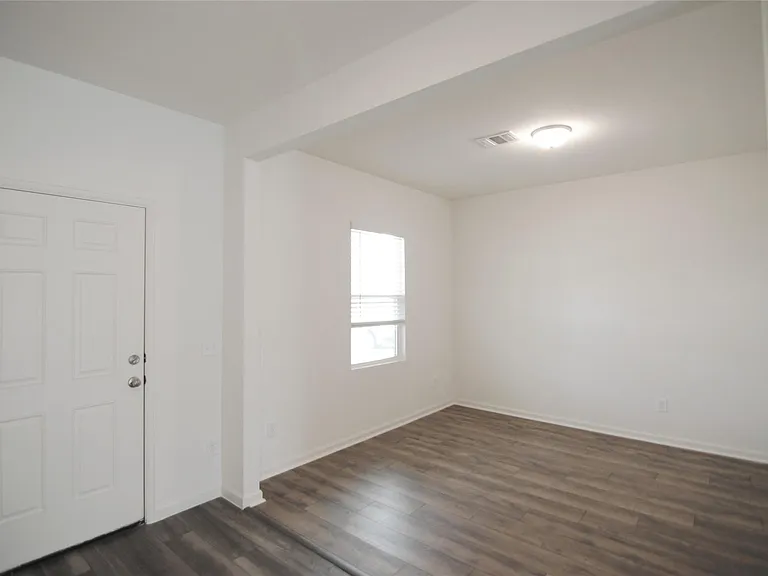 1052 Water Oak Ln — Photo 4