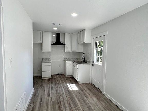 5th image of 915 Clearview Ave