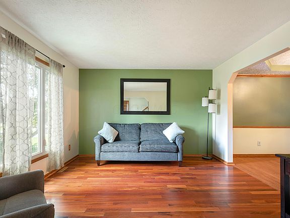 4th image of 13163 Coventry Ave