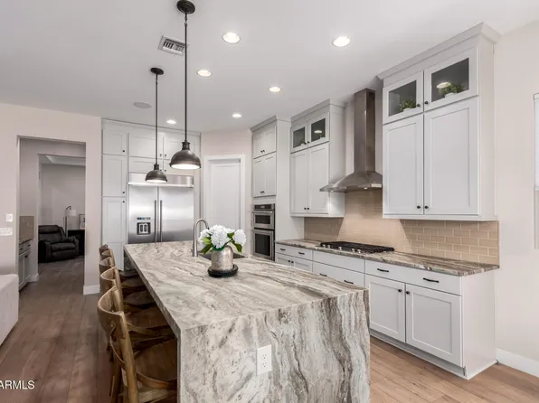 2830 E CREST Lane, Phoenix, AZ 85050