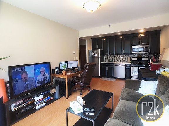 3rd image of 2312 30th Dr APT 1B