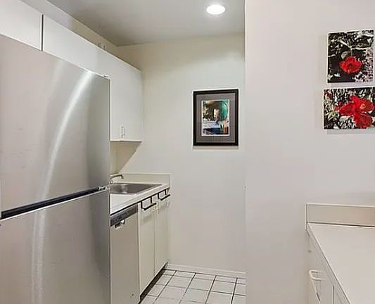 4th image of 253 W 73rd St APT 7L