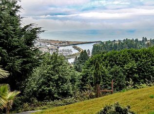 97611 Marina Heights Loop, Brookings, OR 97415