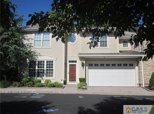 1 Ayers Ct, Metuchen, NJ 08840