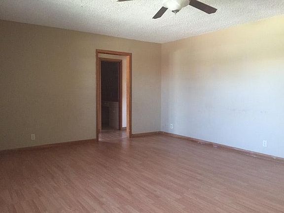 3rd image of 418 NW Avenue H