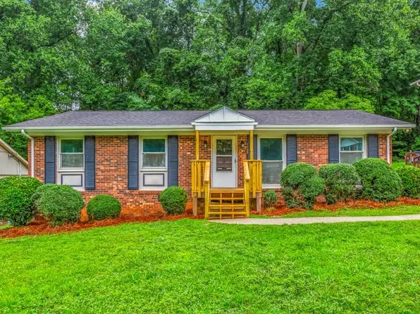 1539 Benbow St, Winston Salem, NC 27106