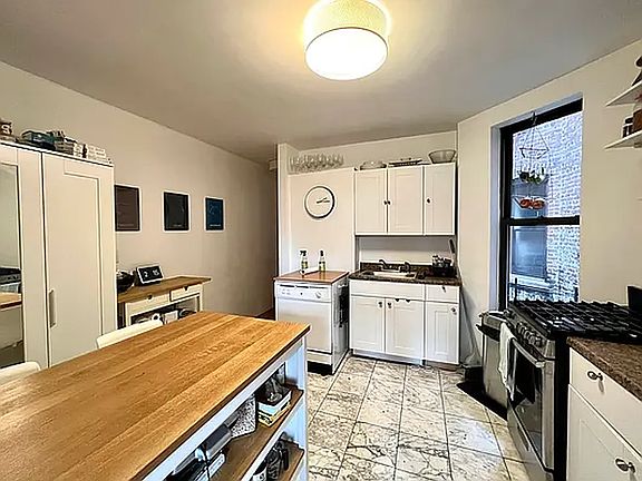3rd image of 711 Carroll St APT 3L
