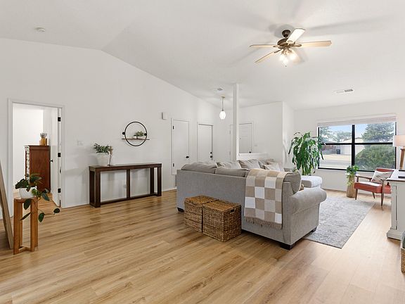 4th image of 5828 Irving Blvd NW