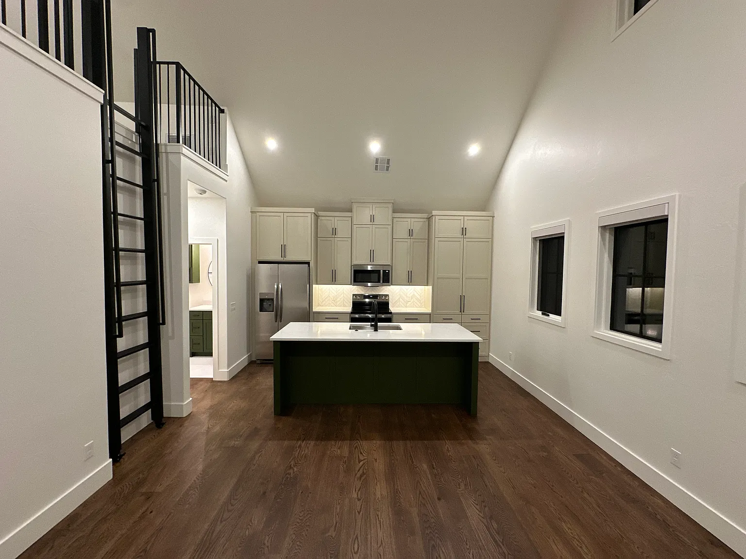 1 bed, 607 sqft, $1,600 — Photo 3