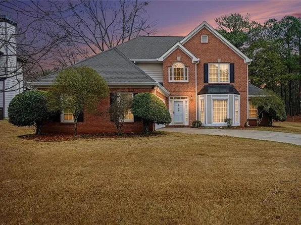 69 Championship Ct, Fayetteville, GA 30215