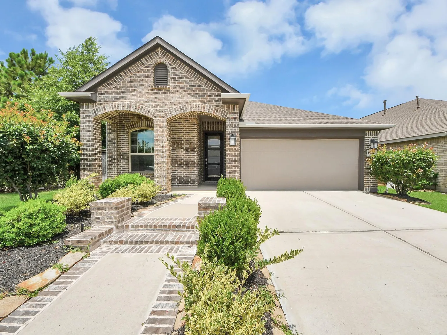 3 bed, 2.0 bath, 1882 sqft, $2,749 — Photo 1