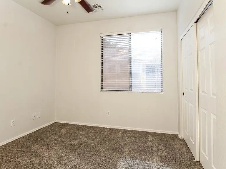 15248 W Port Royale Ln — Photo 11