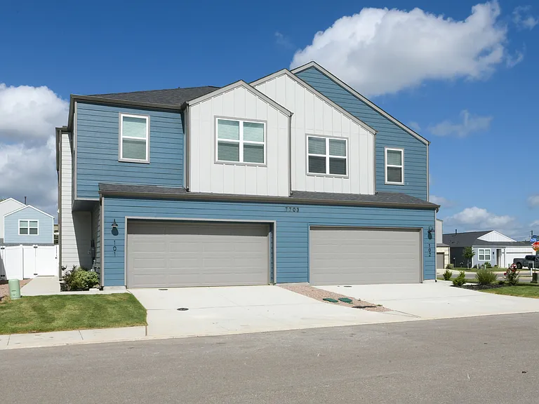 Los Cielos at Brooks Luxury Rentals apartments community photo