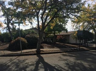 2126 8th St, Springfield, OR 97477