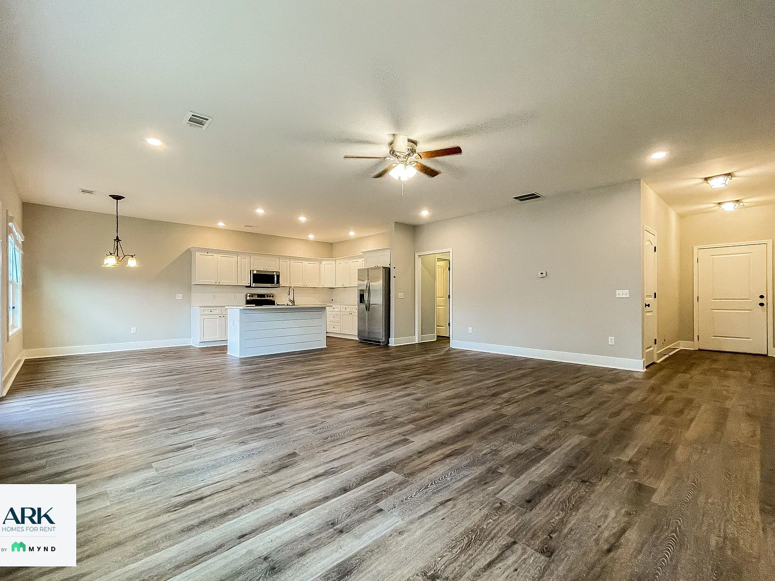 3 bed, 2.0 bath, 1586 sqft, $1,925 — Photo 3