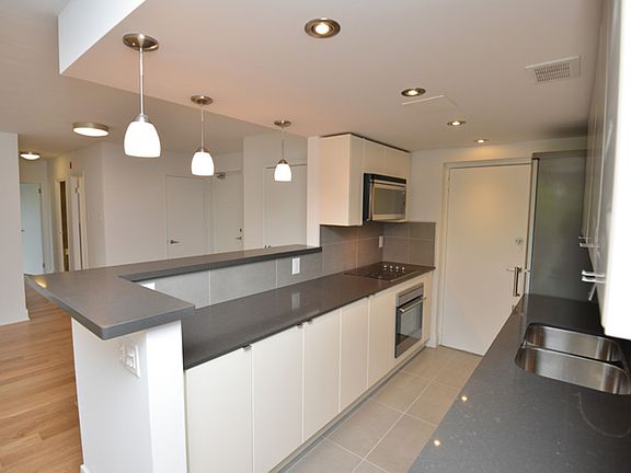 3rd image of 36 Castle Frank Rd #50003A-407